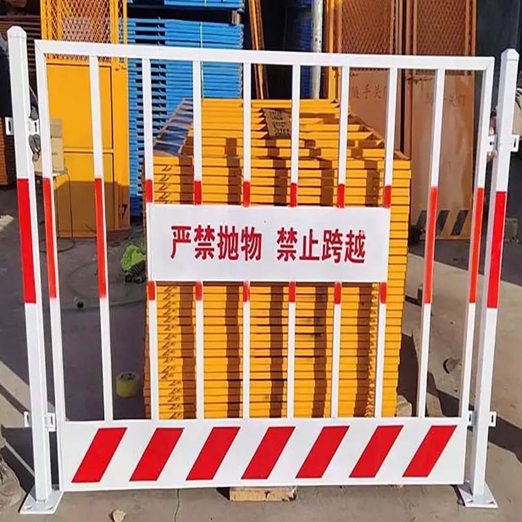 安全防護(hù)設(shè)施 #基坑防護(hù)欄.安全防護(hù)施工電梯門,咸陽安全防護(hù)